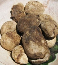 Pommes de terre déshydratées noires